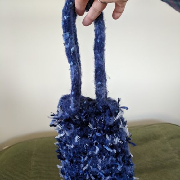 Looking for a personalized gift? Hand knit draw string purse - Picture 4 of 5